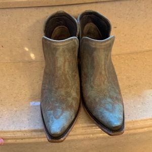 Ariat boots size 8.5